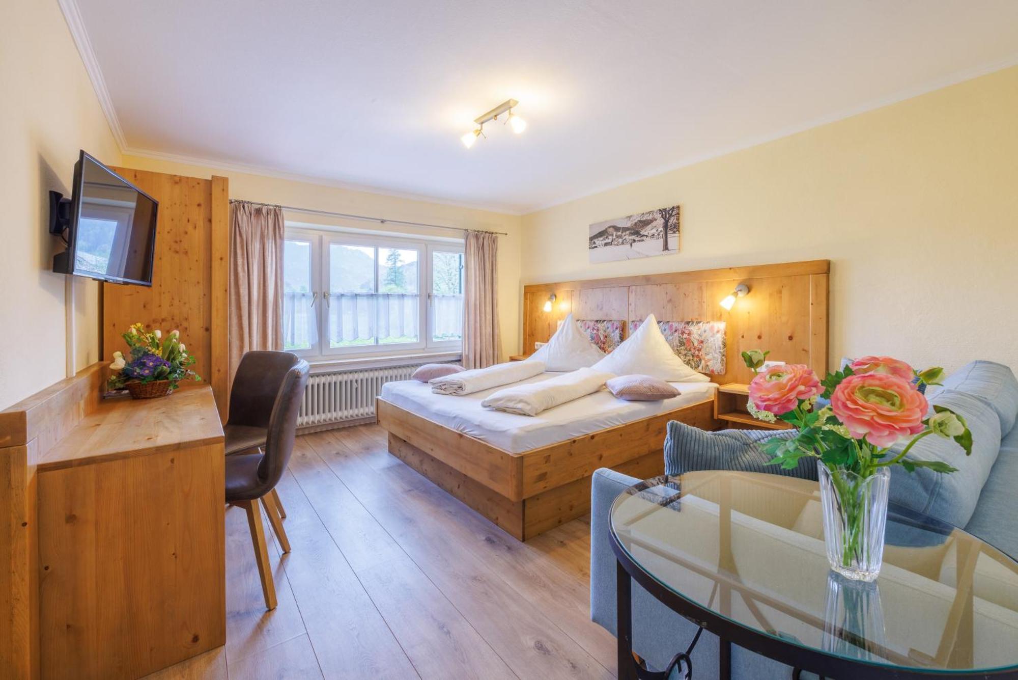 Gaestehaus Burghartswieser Inkl. Chiemgaukarte * Bernau am Chiemsee