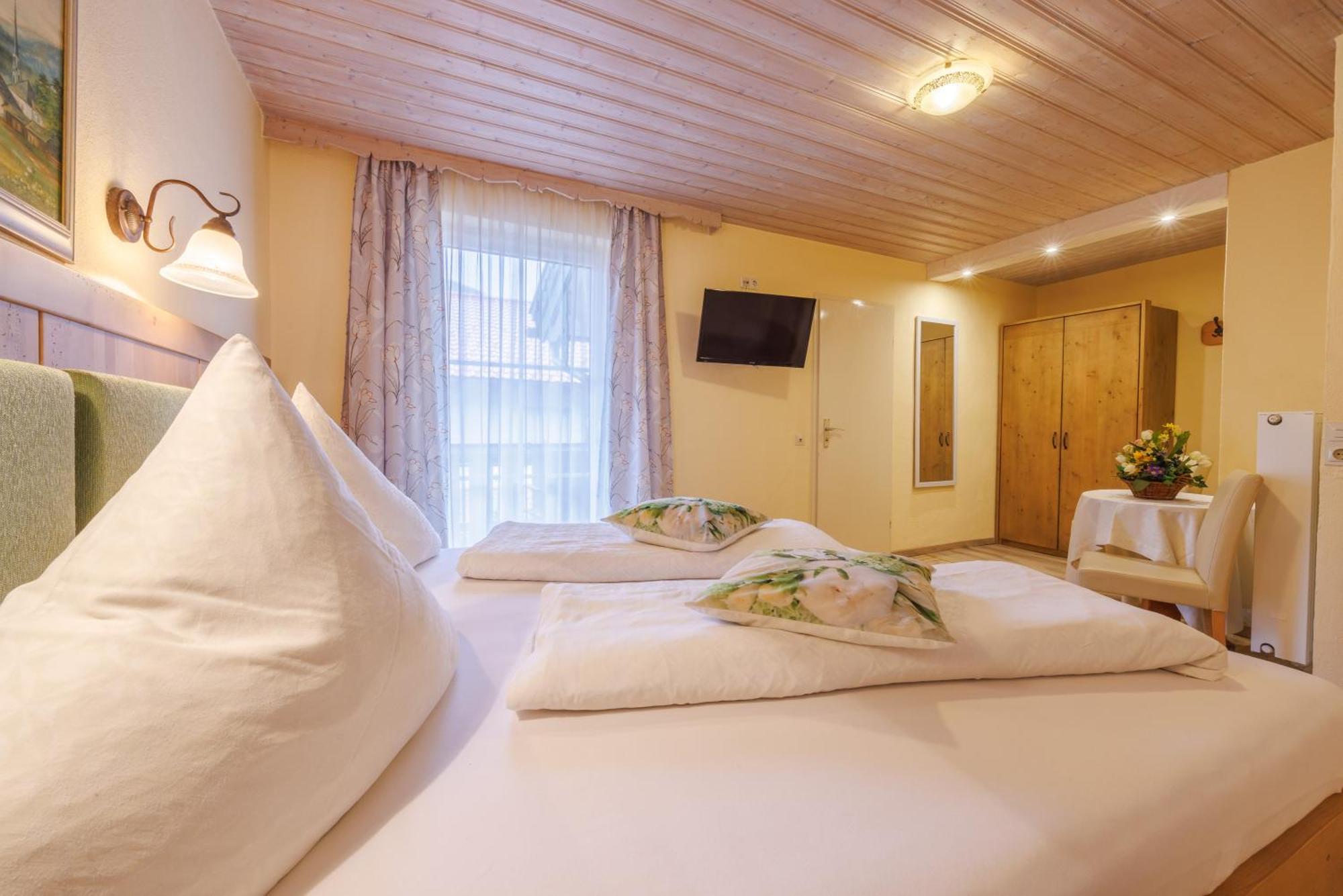 Gaestehaus Burghartswieser Inkl. Chiemgaukarte Apartment Bernau am Chiemsee