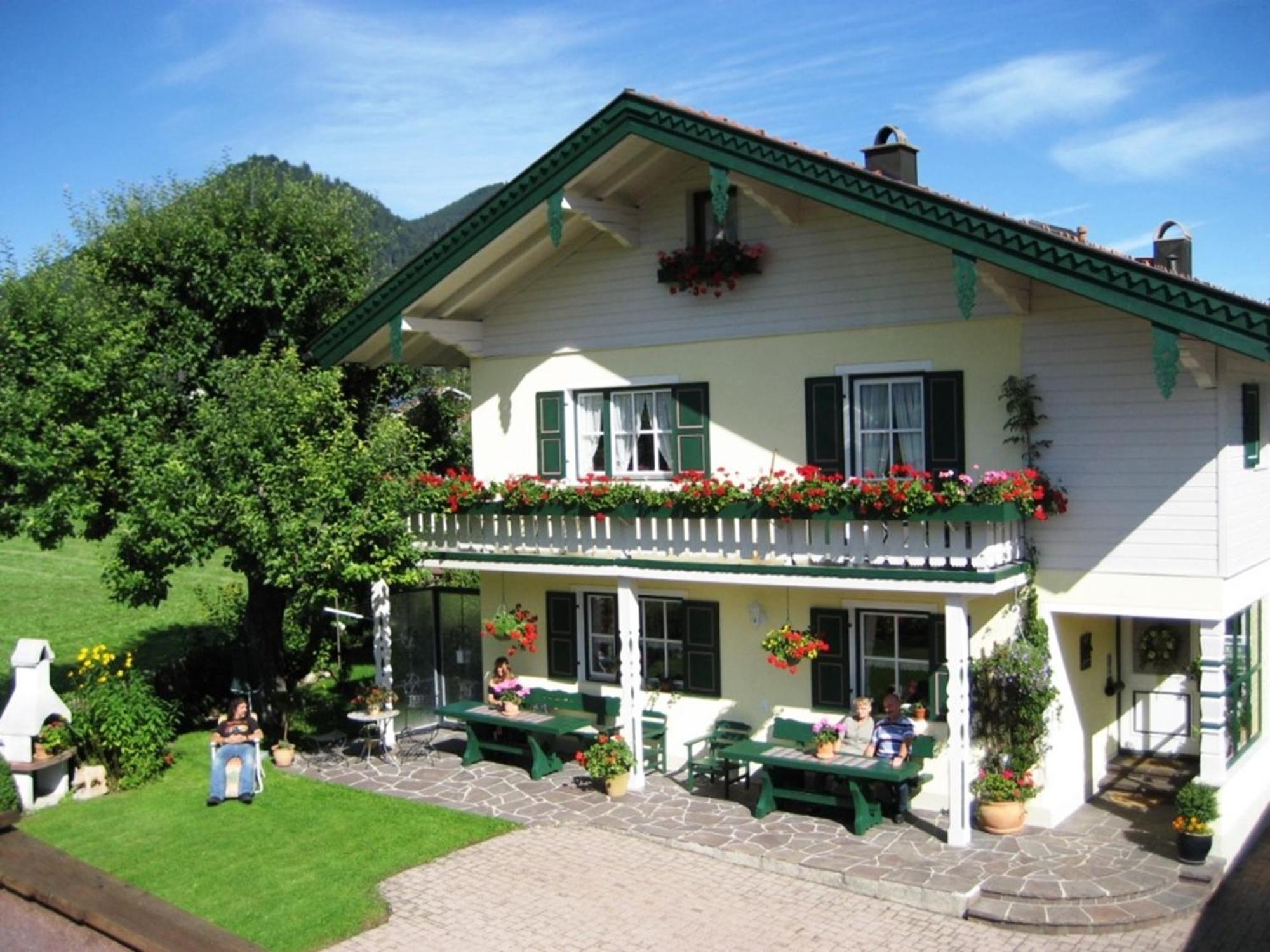 Gaestehaus Burghartswieser Inkl. Chiemgaukarte Bernau am Chiemsee